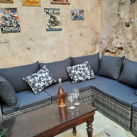 Maison Du Coquelicot לינה וארוחת בוקר *